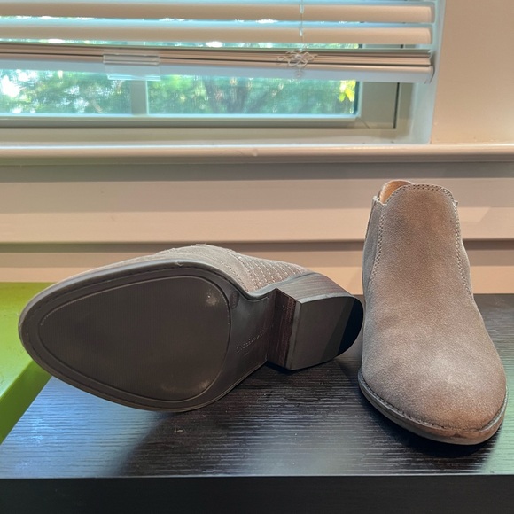 Lucky Brand Taupe Folley Suede Booties Size 8.5 - Picture 4 of 4
